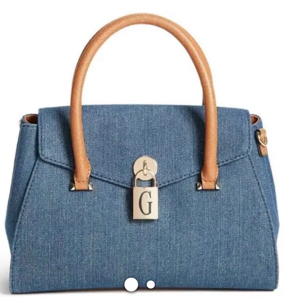 Guess Purse - Picture 4 of 4